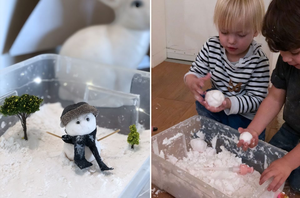 הילדים בונים אנשי שלג מהשלג המלאכותי שהכנו